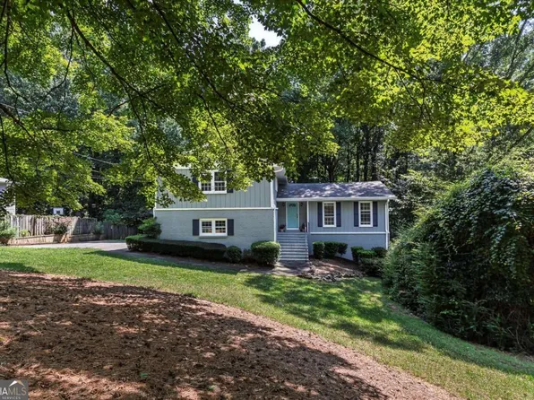5824 Golden West Trl SW, Lilburn, GA 30047