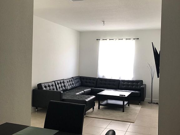 4th image of 2424 SE 3rd Ct #2424