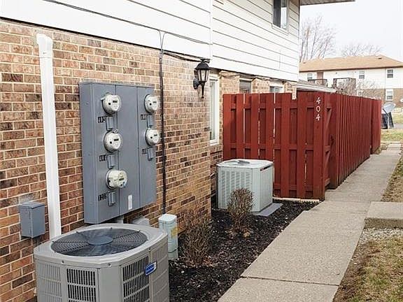 3rd image of 1219 Hilltop Cir