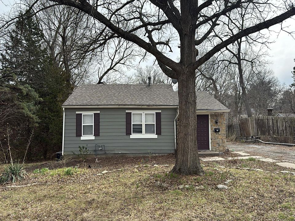 1st image of 815 E Devon St