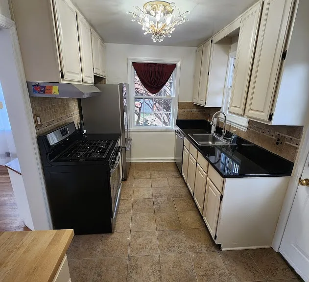 4504 Albion Rd — Photo 8