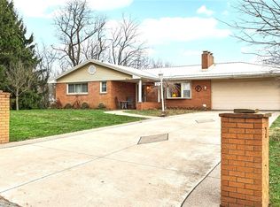 20 Floral Hill Dr, Washington, PA 15301