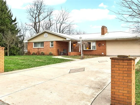 20 Floral Hill Dr, Washington, PA 15301