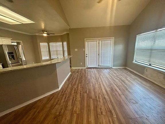 5th image of 7602 Clearbrook Dr