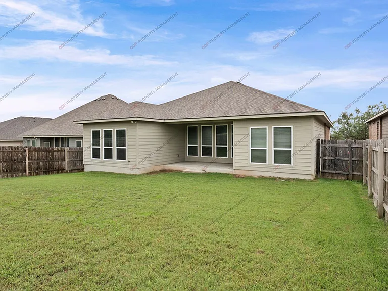 5620 Blackstone Dr — Photo 23
