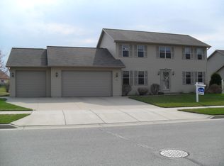 593 Cornrow Ln, Combined Locks, WI 54113