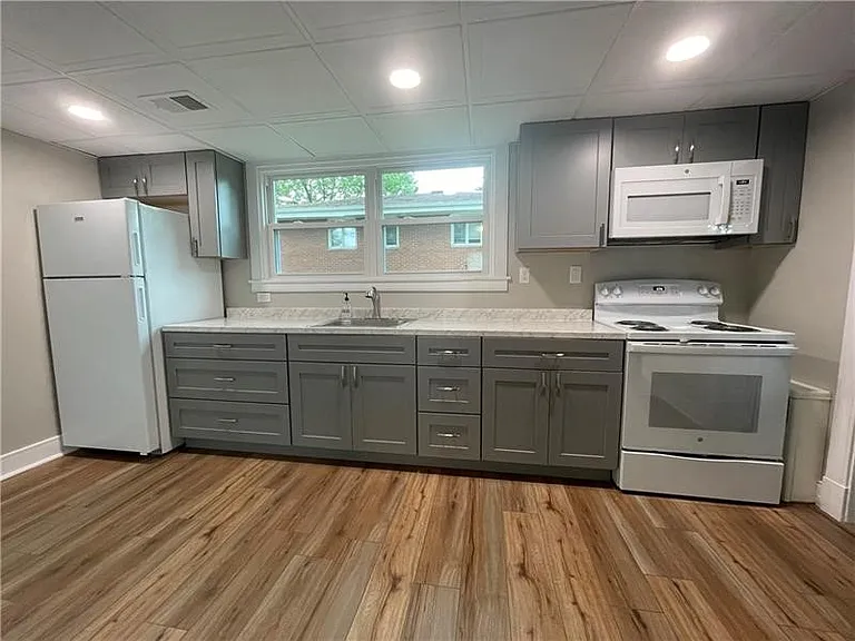 7800 Perry Hwy — Photo 8