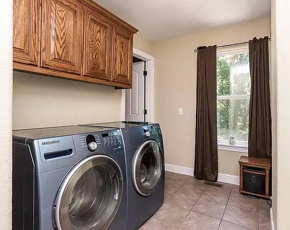 261 Aaron Ln — Photo 2