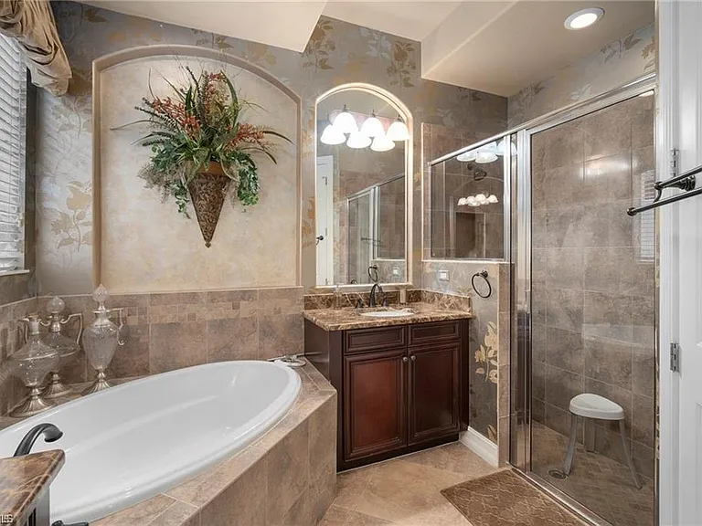 6476 Caldecott Dr — Photo 17
