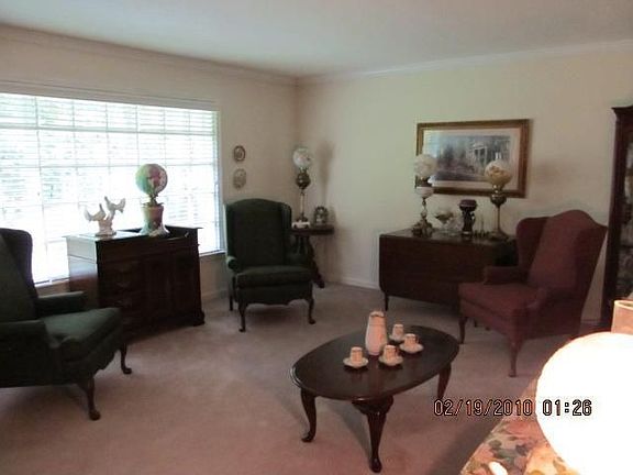 3rd image of 3507 Windsor Cir NE