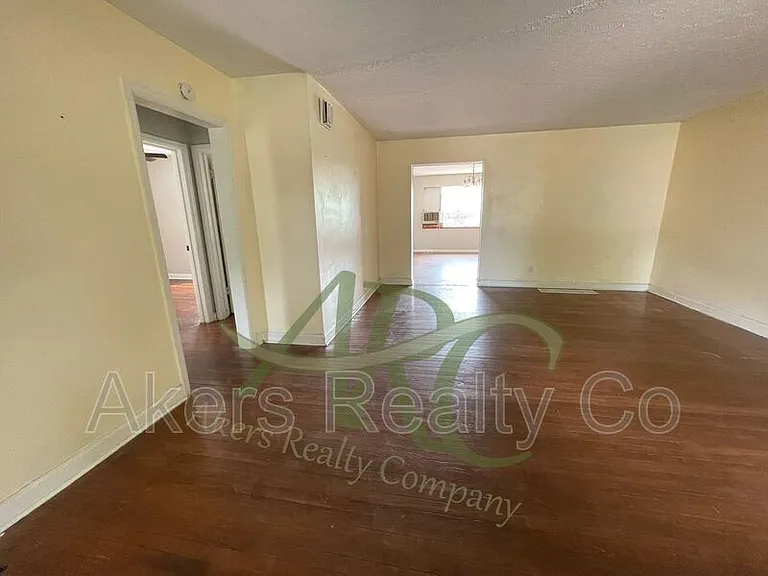 2210 Court St — Photo 3
