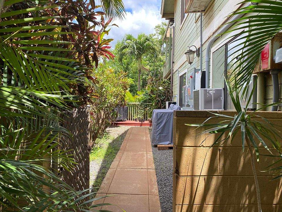 Private side/gate entrance to the Ohana