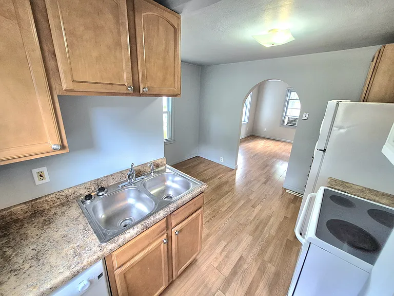 611 5th Ave NE — Photo 4
