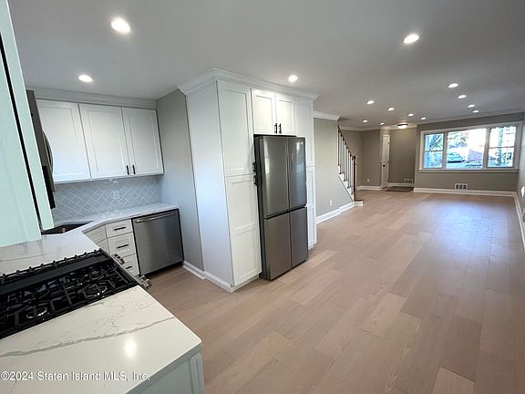 3rd image of 32 Xenia St