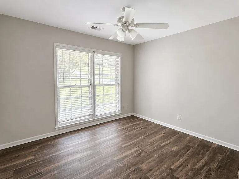 1915 Coventry Dr — Photo 17