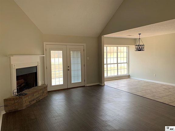3rd image of 107 Greenbriar Dr