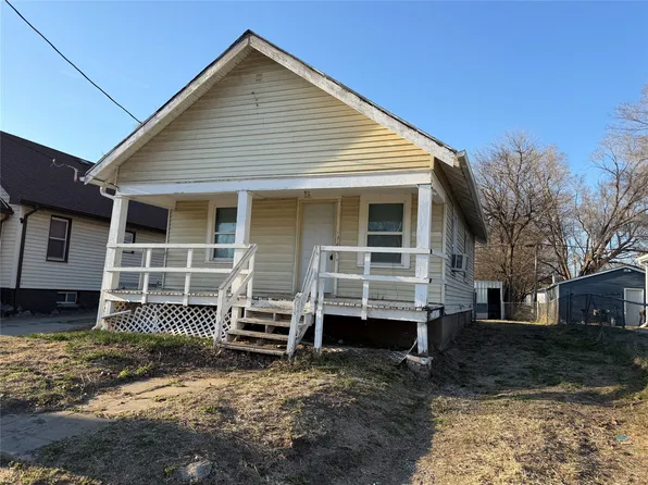 2710 E Washington Ave, Des Moines, IA 50317