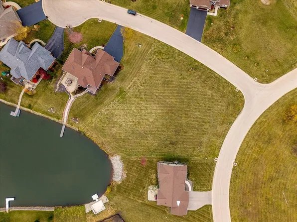 4010 Lakeshore Dr, Winnebago, IL 61088