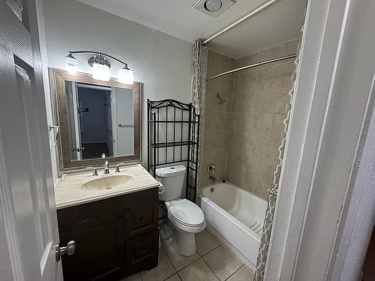 5107 Anacacho St — Photo 5