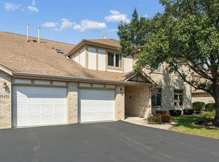18430 Pine Cone Dr APT 4, Tinley Park, IL 60477