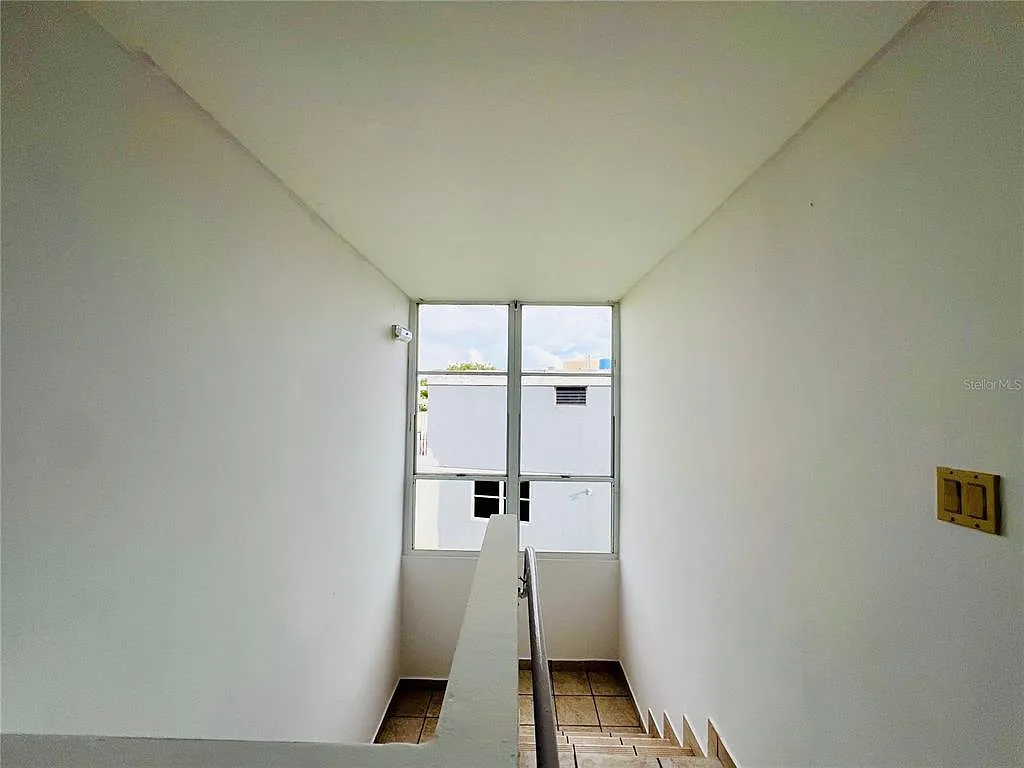 4 bed, 2.5 bath, 1600 sqft, $2,300 — Photo 3
