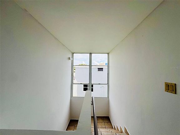 4th image of D 1 Flamingo St