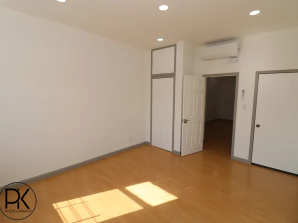 18-77 Linden Street image 12 of 17