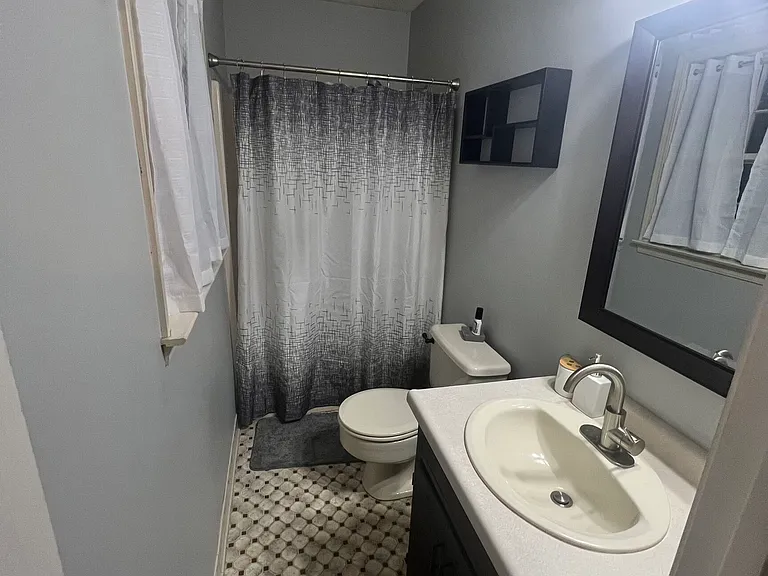 527 University Cir — Photo 9