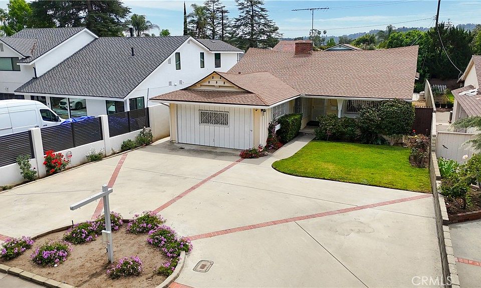 1st image of 13424 Chandler Blvd