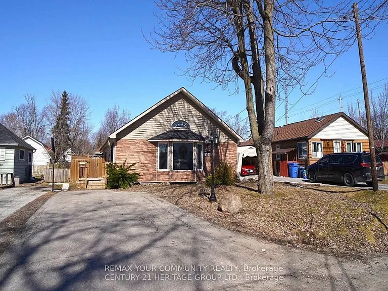 236 Simcoe Ave — Photo 3