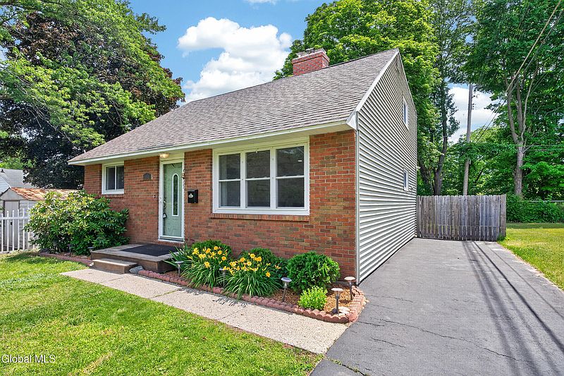 3rd image of 111 Daytona Avenue