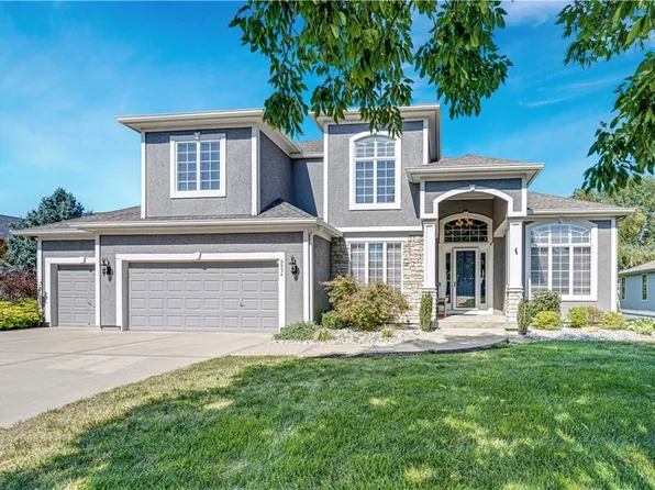 9924 Skyview Ln, Lenexa, KS 66220