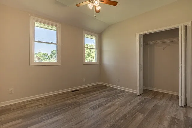 5075 Seymour Rd — Photo 17