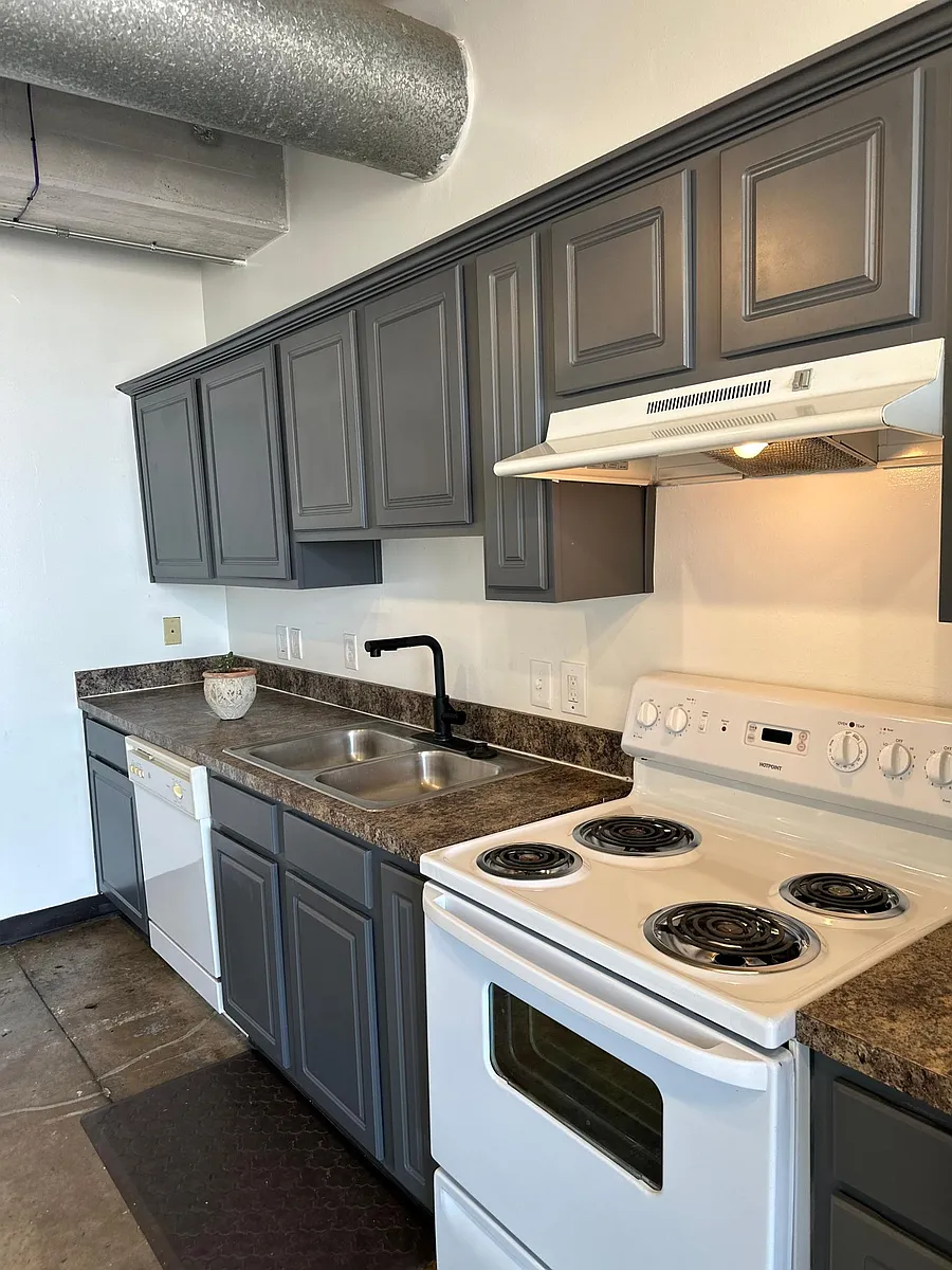 Building Photo - 1324 E Lancaster Ave #302