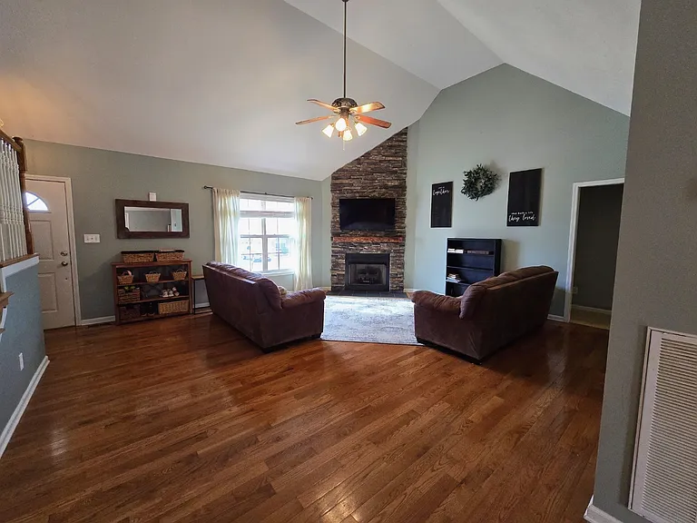 594 Mountain View Dr — Photo 3