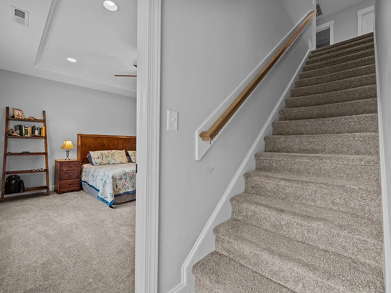 130 Amelia Dr — Photo 21