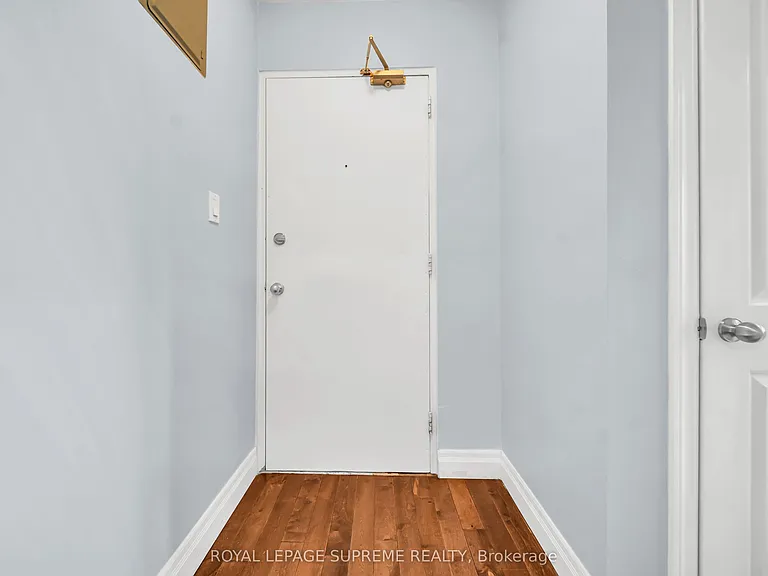 135 Kingsway Cres #4 — Photo 12