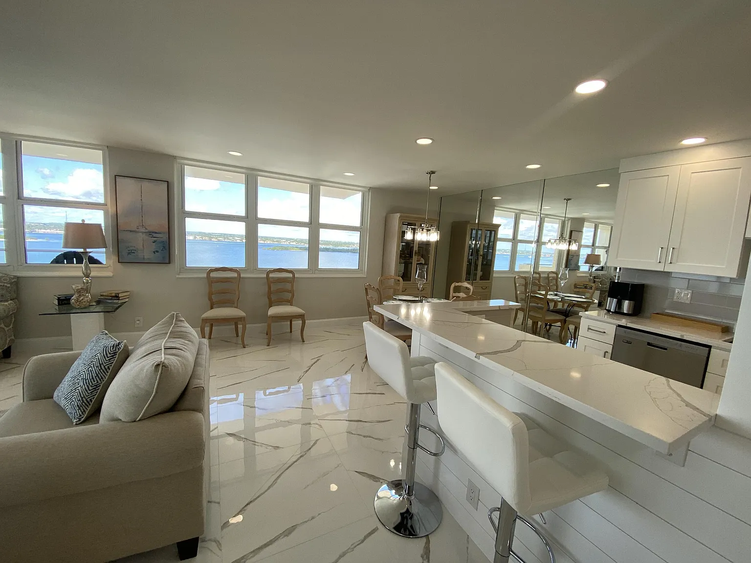 2 bed, 2.0 bath, 1400 sqft, $7,000 — Photo 3