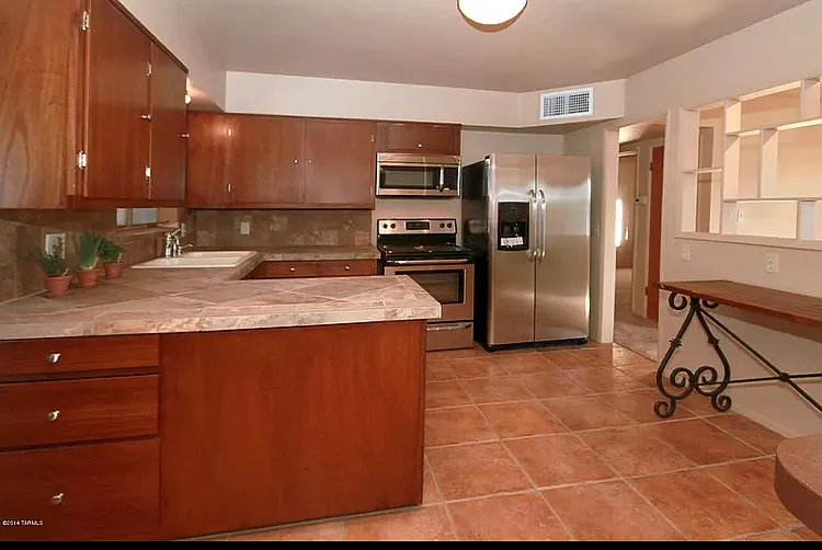 2301 E Glenn St — Photo 3
