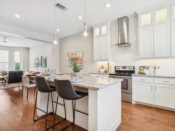 117 W Walters St, Lewisville, TX 75057