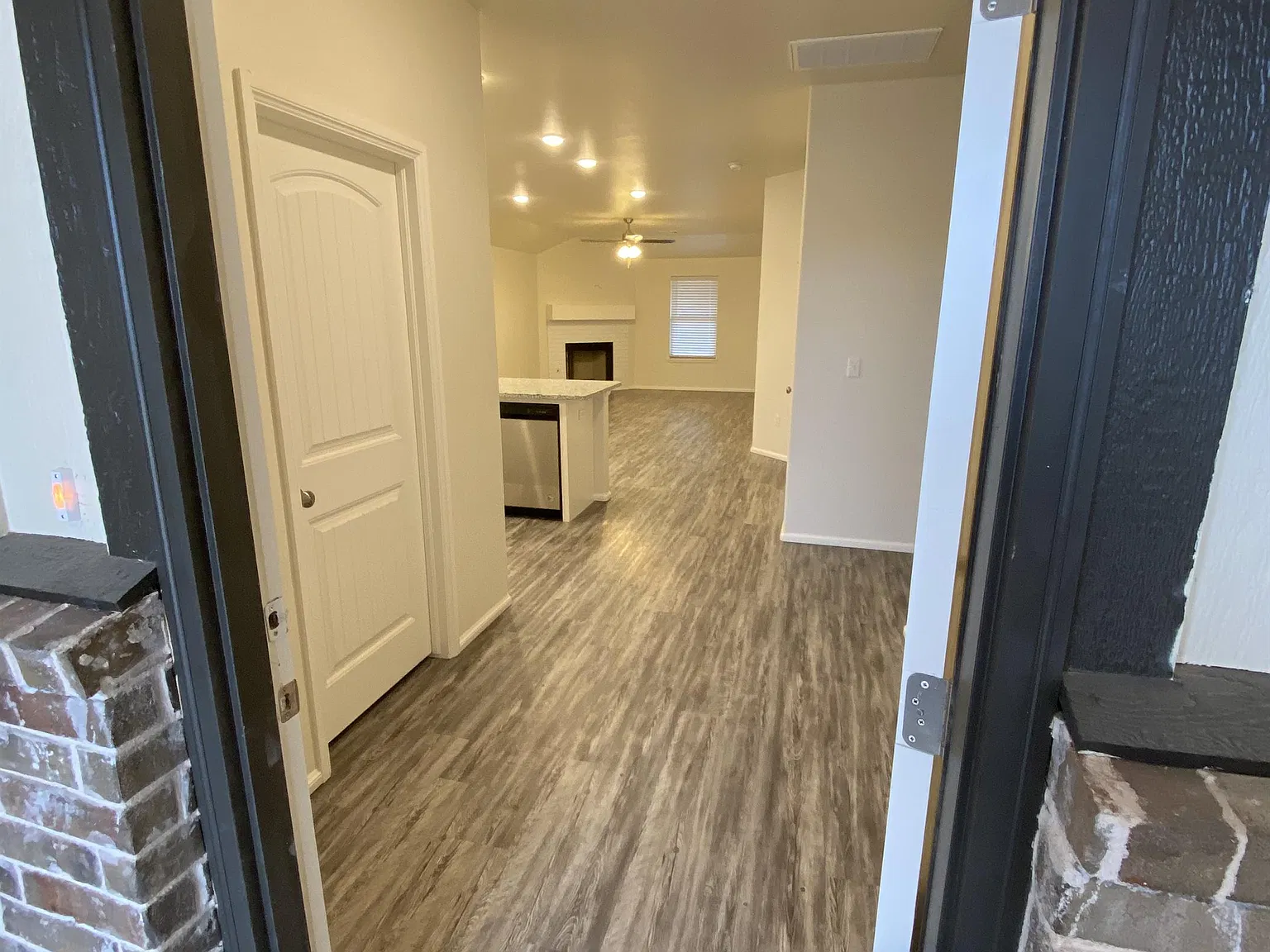 2424 Alta Vista Lane - 1 — Photo 2