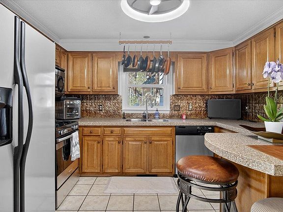 2nd image of 3013 Chippendale Rd