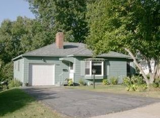 7421 Cherokee Dr, Prairie Village, MO 66206