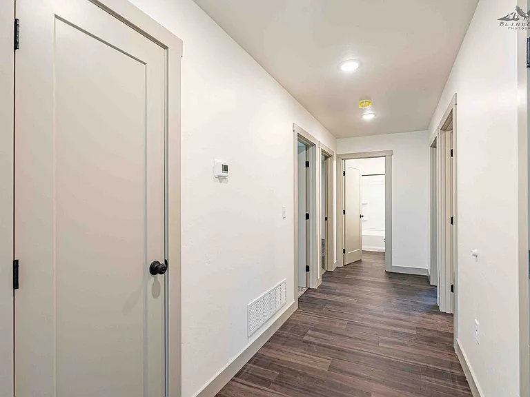 725 W Briar Dr — Photo 11