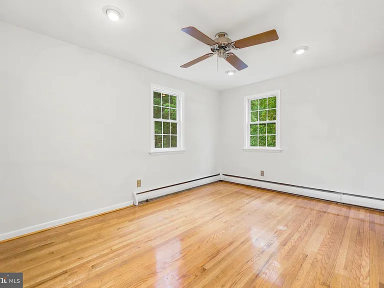 412 Yorkshire Rd — Photo 21
