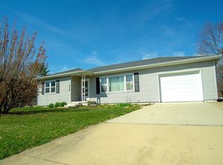 134 Vincent Rd, Waterloo, IA 50701