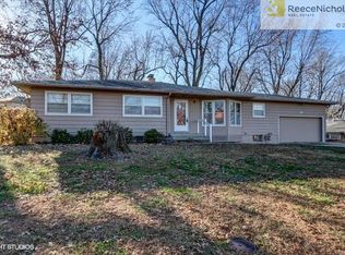 19 NW Lakeview Blvd, Lees Summit, MO 64063