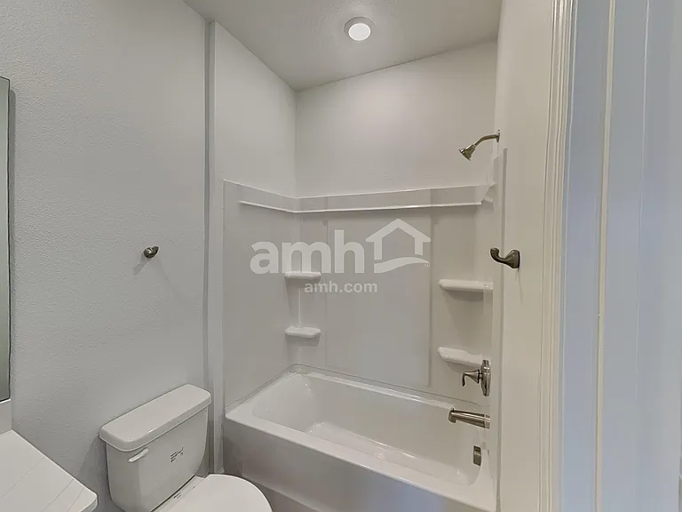 3319 Muscatine Ave — Photo 17