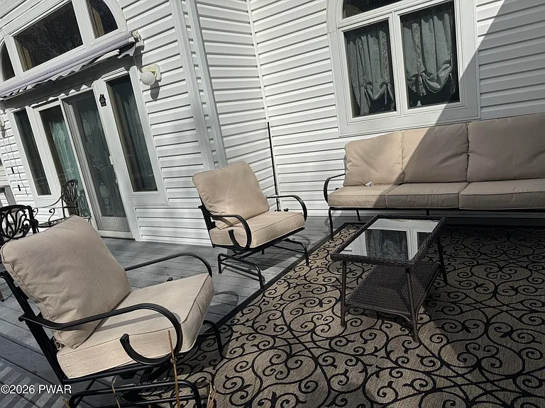142 Eisenhower Dr — Photo 10