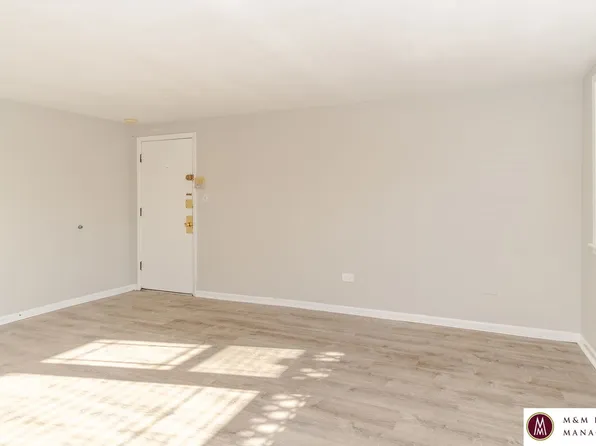New Wave Real Estate, LLC, 432 Clinton Ave APT A-1, Oak Park, IL 60302
